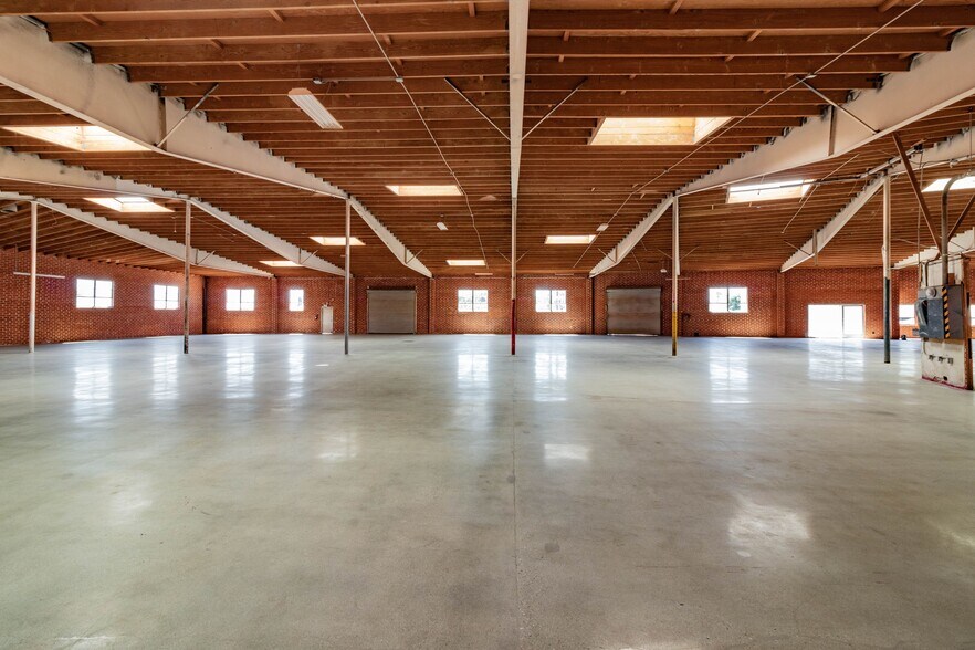 More Photos Of 5880 Adams Blvd, Culver City Industrial For Lease
