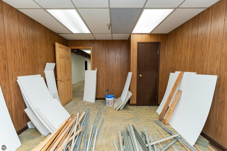 More Photos Of 910 Industrial Dr, Mount Pleasant Warehouse For Sale