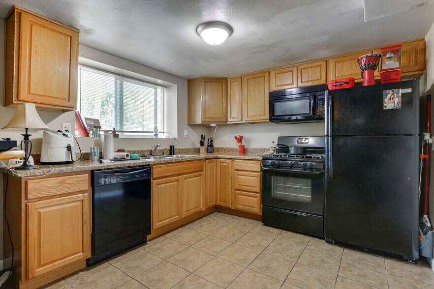 More Photos Of 446-452 S Depew St, Lakewood Apartments For Sale