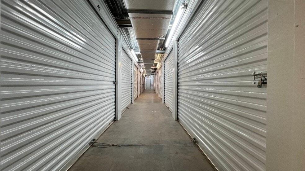 More Photos Of 908 E Wright St, Pensacola Self Storage For Sale