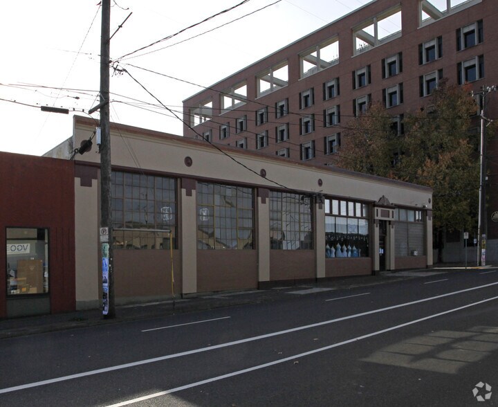 More Photos Of 606 SE Madison St, Portland Warehouse For Lease