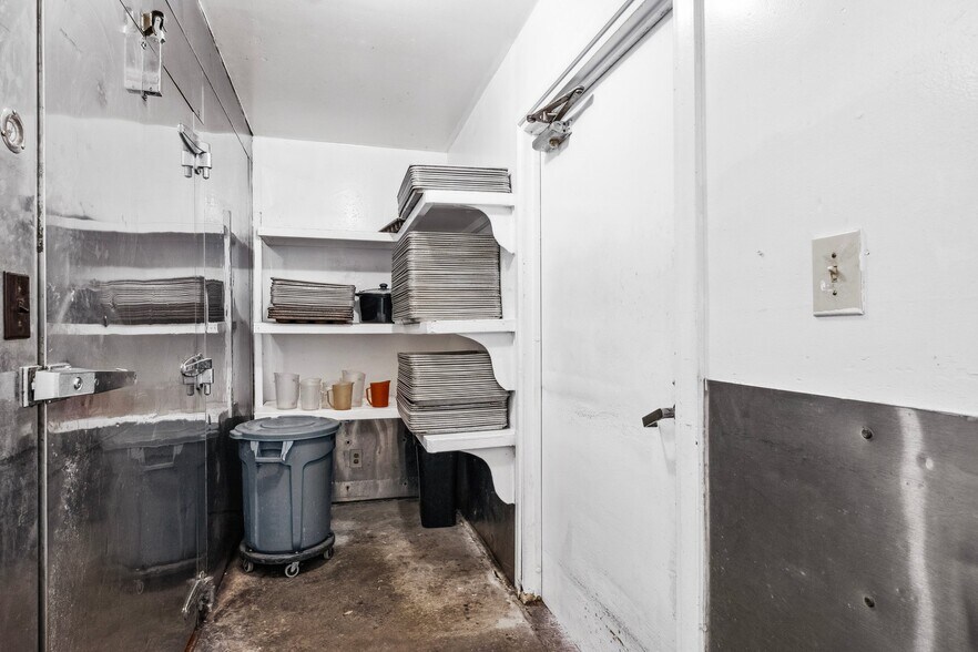 More Photos Of 3731 Main st, Occidental Restaurant For Sale