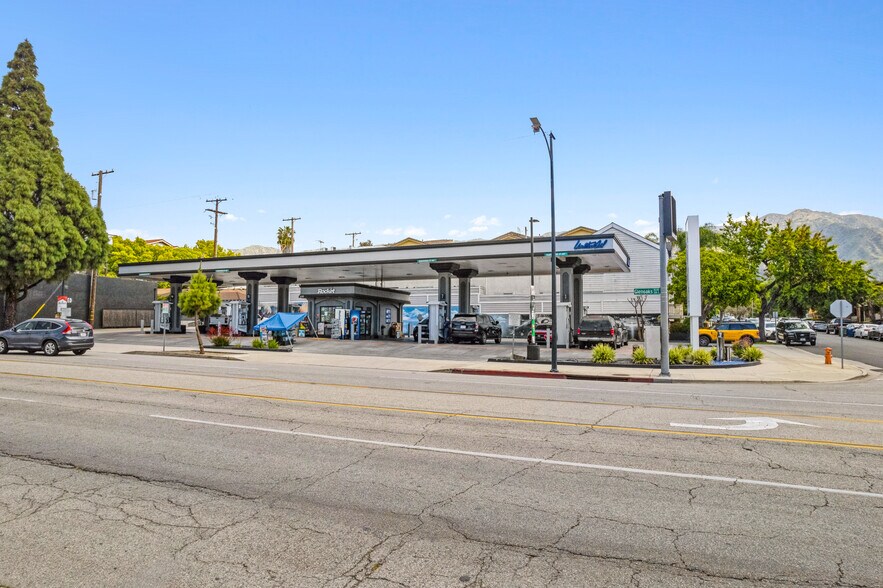 More Photos Of 250 S Glenoaks Blvd, Burbank Service Station For Sale