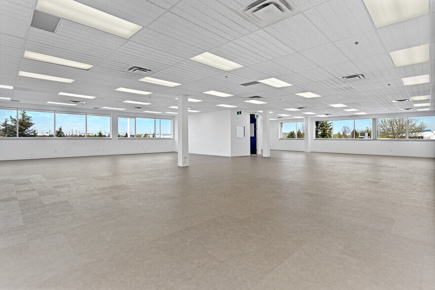 More Photos Of 156 Parkshore Dr, Brampton Warehouse For Lease