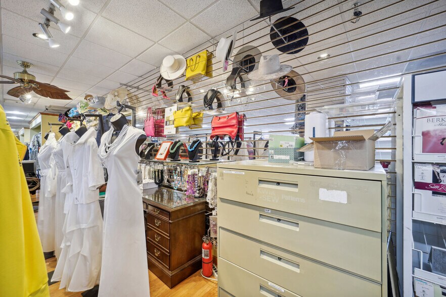 More Photos Of 5061 Allentown Rd, Suitland General Retail For Sale