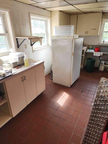 More Photos Of 114 E Main St, Saint Clairsville Restaurant For Lease