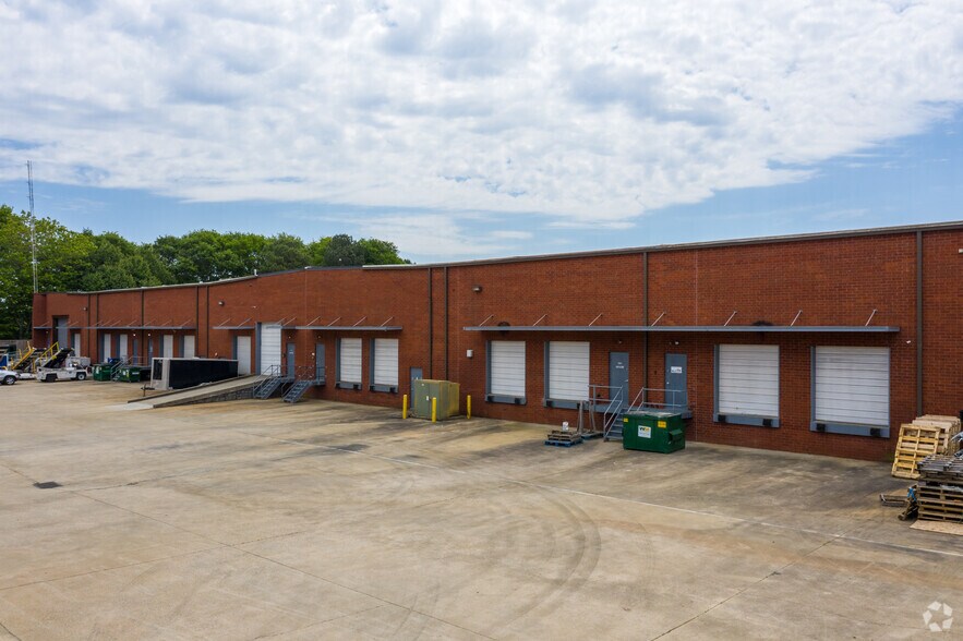 More Photos Of 3130 S Martin St, East Point Unknown For Lease