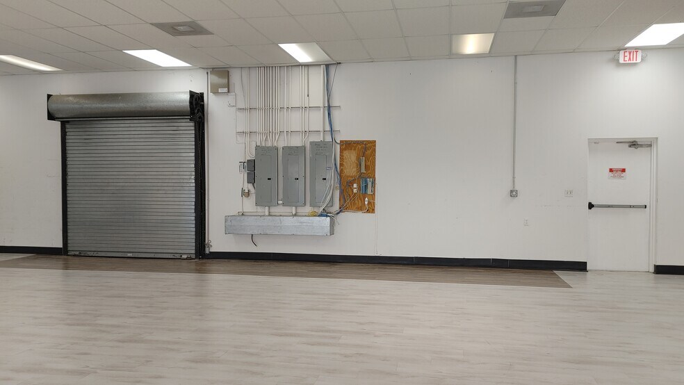 More Photos Of 2050 N University Dr, Sunrise Freestanding For Lease