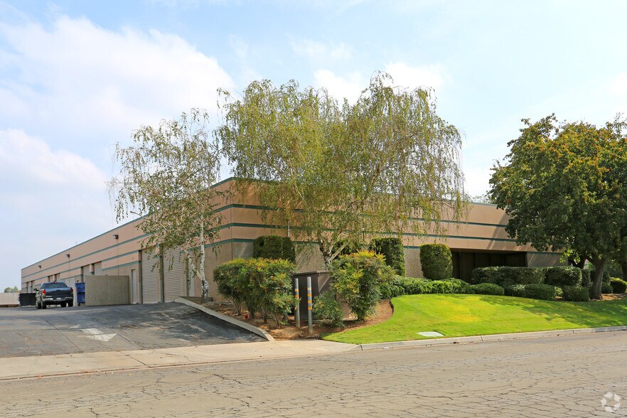 Primary Photo Of 4644 W Jennifer Ave, Fresno Light Distribution For Lease