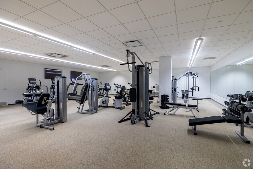 More Photos Of 53 Frontage Rd, Hampton Office For Lease