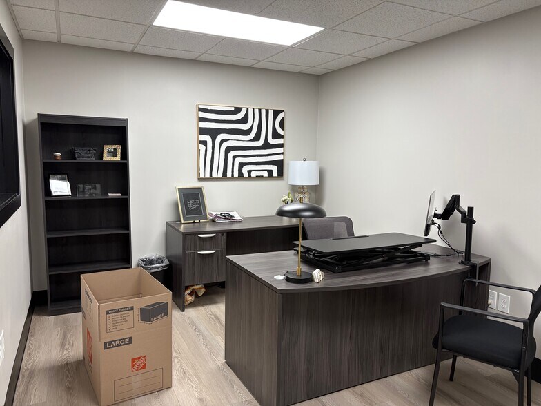 More Photos Of 1415 Shelby St, Indianapolis Office For Sale