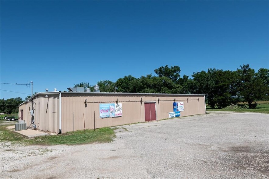 Primary Photo Of 233 Hwy 75, Sycamore Restaurant For Sale