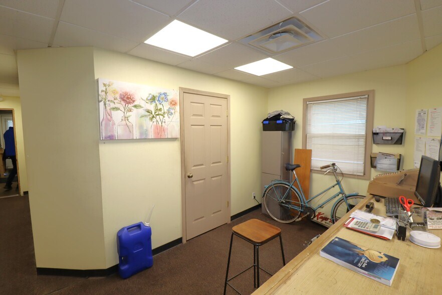 More Photos Of 522 Sanborn Ave, Ashland Storefront Retail Residential For Sale