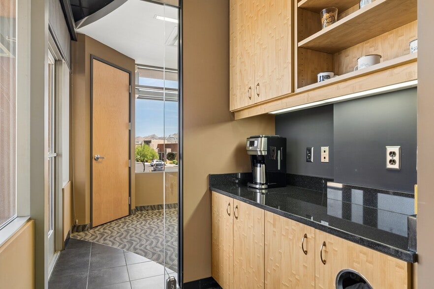 More Photos Of 8765 E Bell Rd, Scottsdale Loft Creative Space For Sale