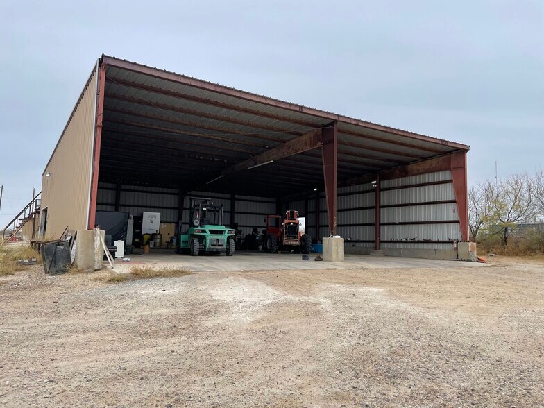 More Photos Of 2075 FM 186, Carrizo Springs Truck Terminal For Sale