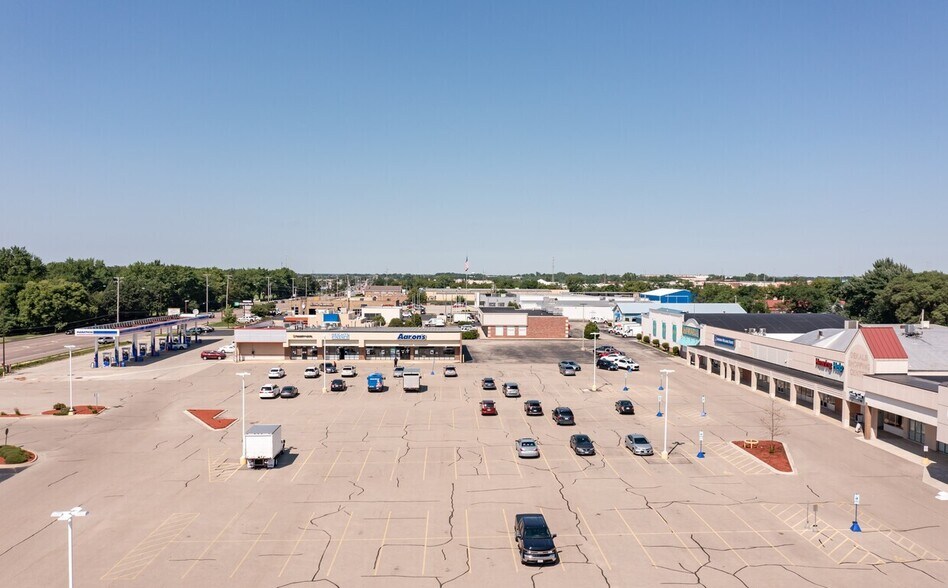 More Photos Of 1680-1730 Sycamore Rd, Dekalb Unknown For Lease