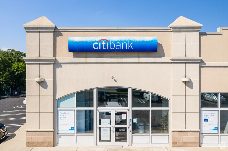 More Photos Of 231 W State Route 4, Paramus Storefront For Lease