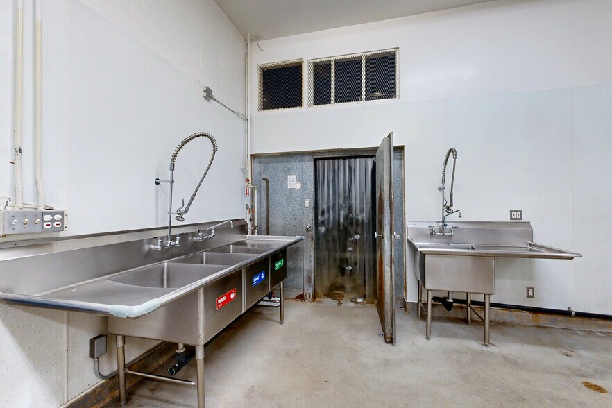 More Photos Of 5862-5872 Doyle St, Emeryville Restaurant For Sale