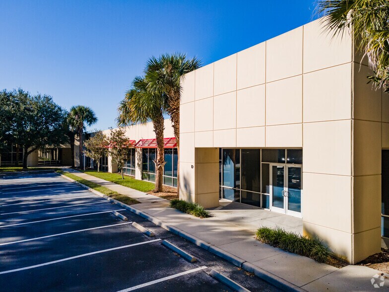 More Photos Of 599 Lake Kathy Dr, Brandon Office For Sale