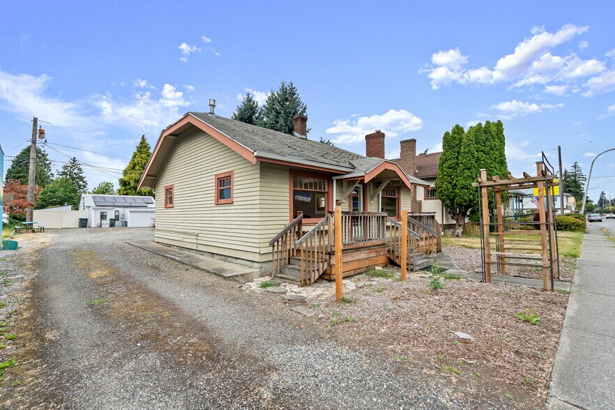 More Photos Of 2721 Meridian St, Bellingham Storefront Retail Office For Sale