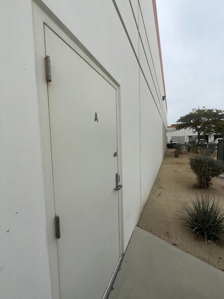 More Photos Of 45090 Golf Center Pky, Indio Warehouse For Sale