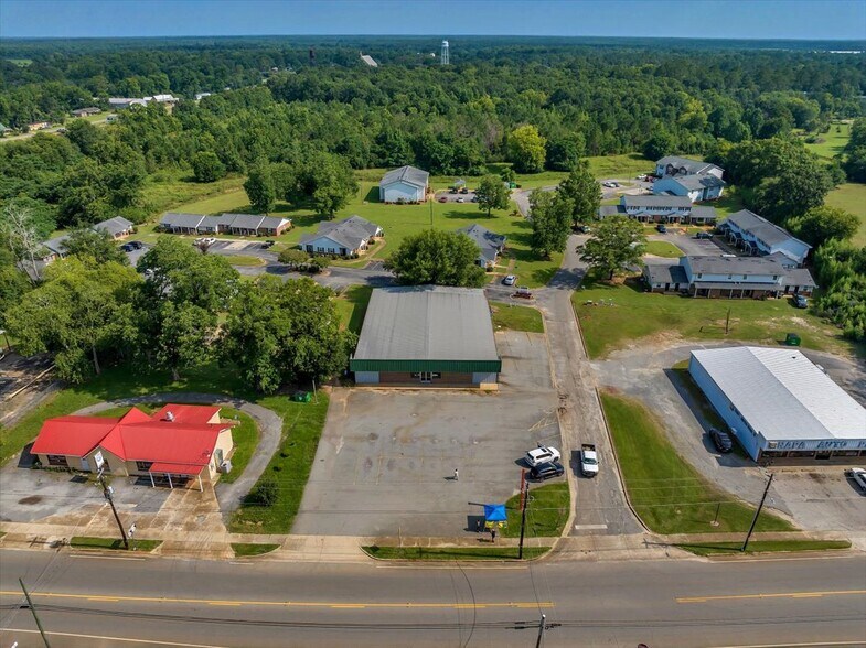 More Photos Of 19276 Hartford St, Edison Freestanding For Sale
