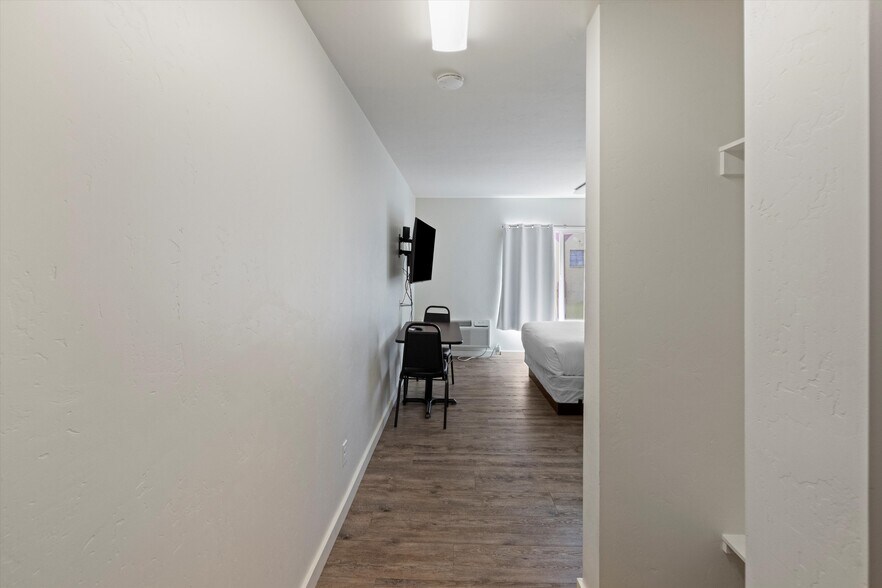 More Photos Of 720 W Lewis St, Pasco Hotel For Sale