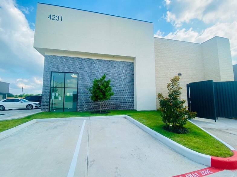 More Photos Of 4213 S Main St, Stafford Unknown For Lease