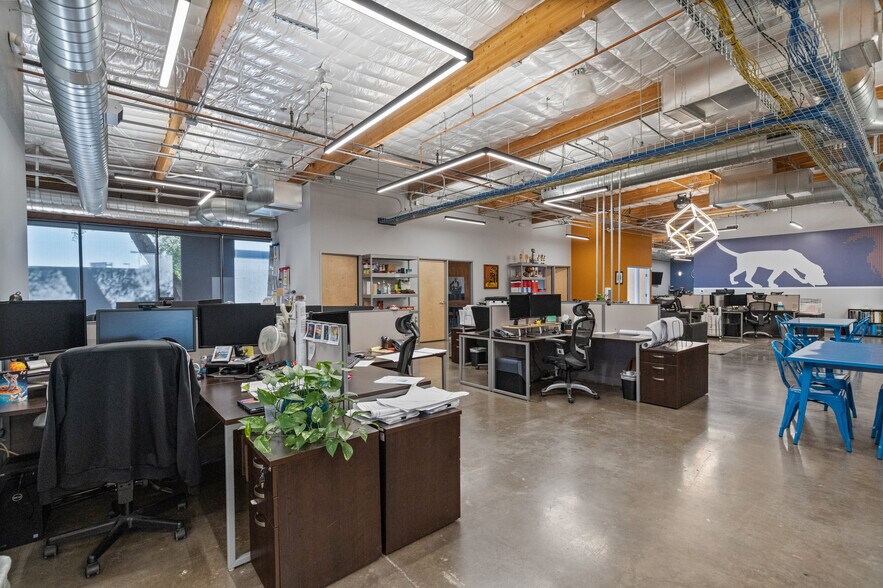 More Photos Of 2410 W Royal Palm Rd, Phoenix Light Manufacturing For Sale