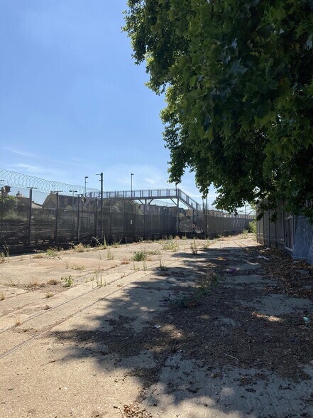 More Photos Of 33-39 Parsons Green Ln, London Warehouse For Lease