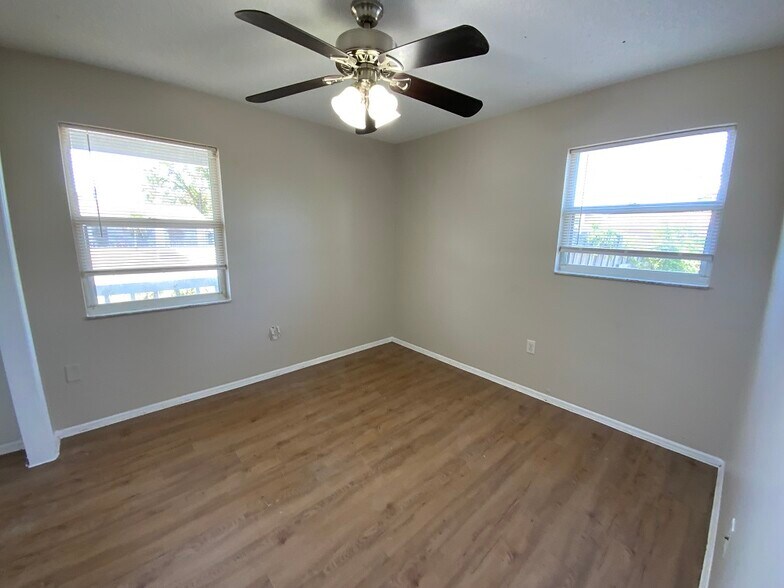 More Photos Of 855 Jamaica Rd, Venice Apartments For Sale