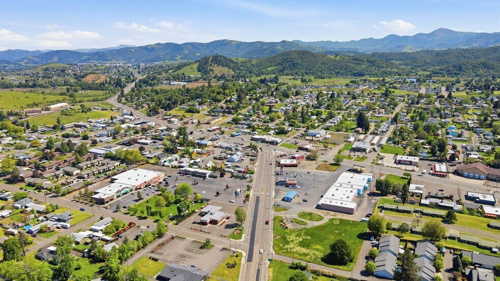 More Photos Of 122 NW Douglas blvd, Winston General Retail For Lease