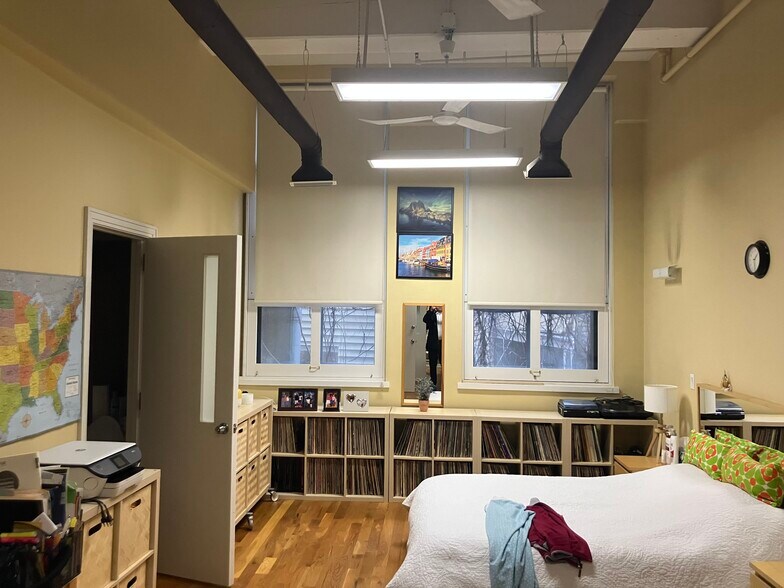 More Photos Of 209 Center St, Bridgeport Warehouse For Sale