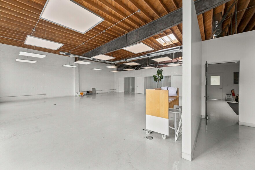 More Photos Of 4110-4112 Lincoln Blvd, Marina Del Rey Showroom For Lease