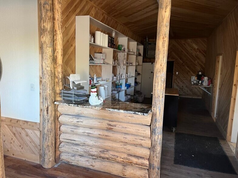 More Photos Of 618 W Pine St, Pinedale General Retail For Sale