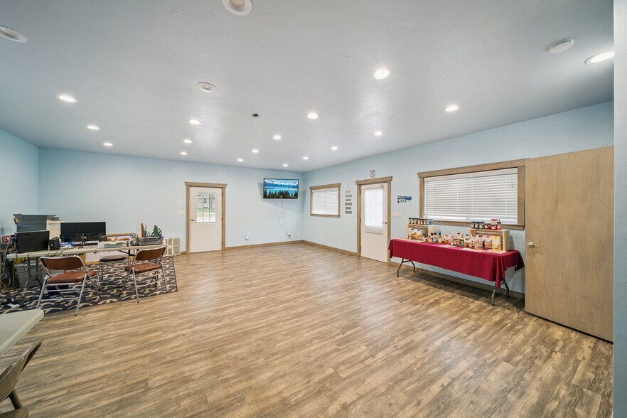 More Photos Of 100 Main St, Bernice Self Storage For Sale