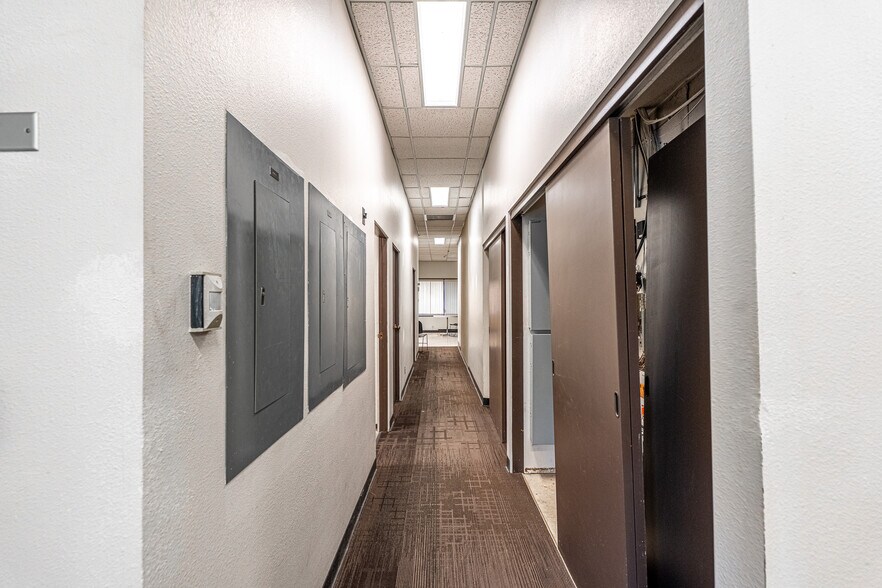 More Photos Of 2495 Lakeshore Dr, Lake Elsinore Bank For Sale