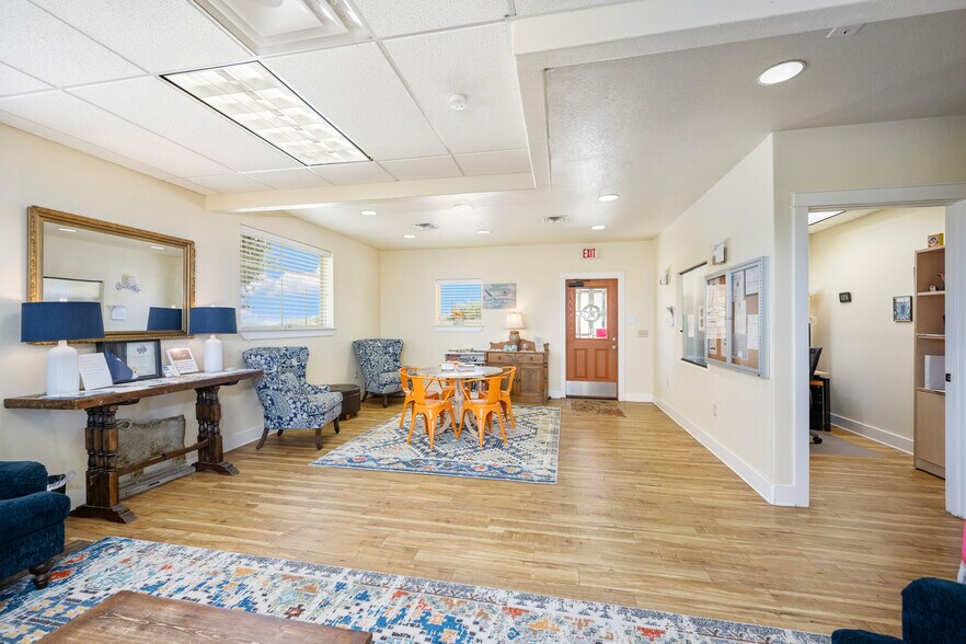 More Photos Of 140 Paloma Dr, Floresville Office For Sale