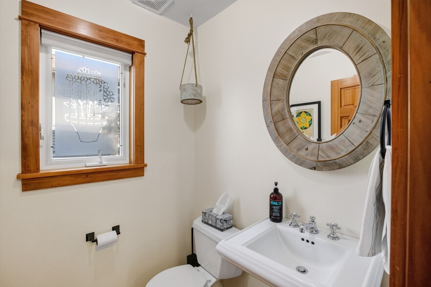 More Photos Of 407 Huskey Rd, Mosier Specialty For Sale