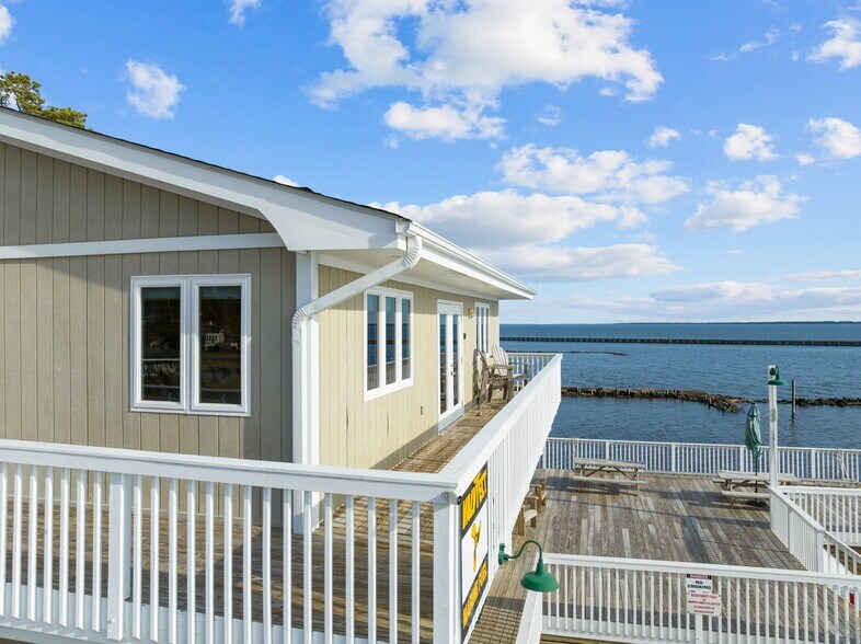 More Photos Of 738 E Main St, Belhaven Hotel For Sale