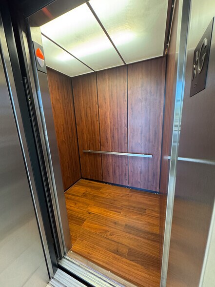 More Photos Of 6801 Isaac's Orchard Rd, Springdale Office For Lease