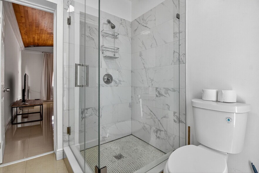More Photos Of 1680 NW 22nd Ct, Miami Multifamily For Sale