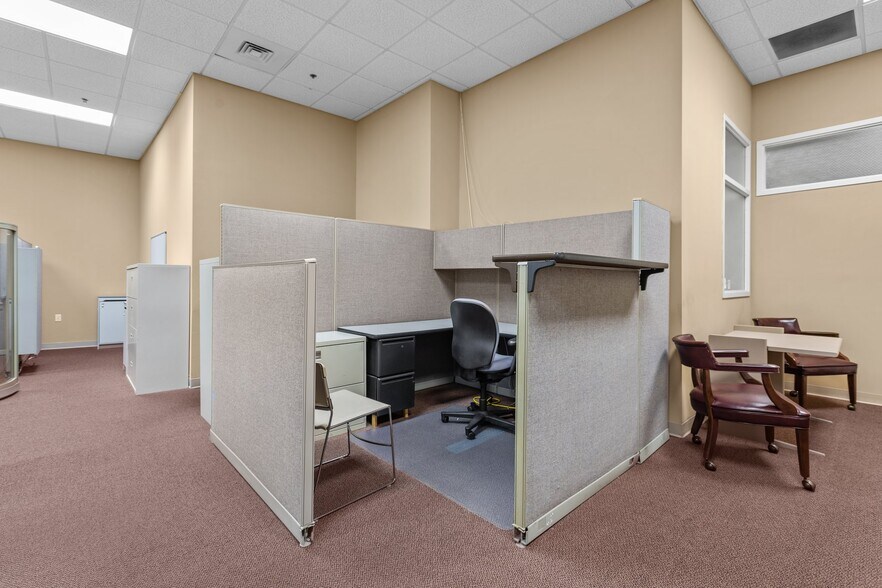 More Photos Of 327 N Queen St, Kinston Office For Sale