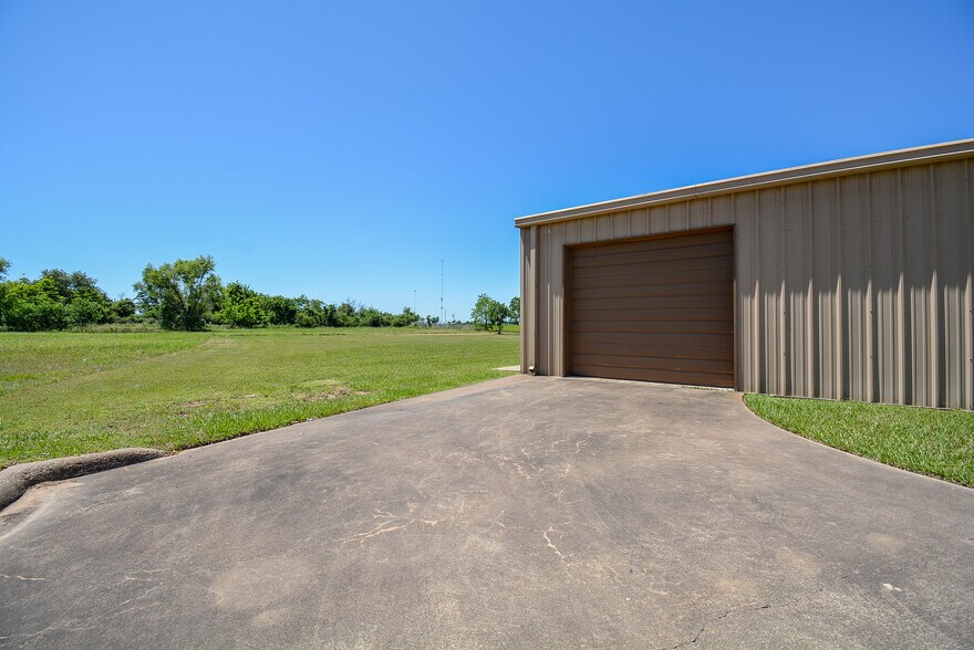 More Photos Of 193 Schmidt Rd, Sealy Freestanding For Sale