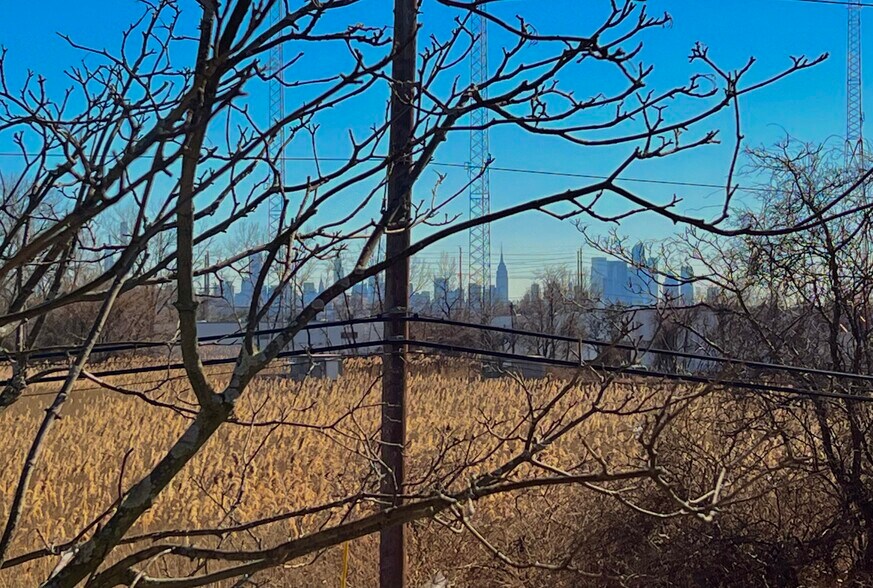 More Photos Of 310 Paterson Plank Rd, Carlstadt Manufacturing For Lease