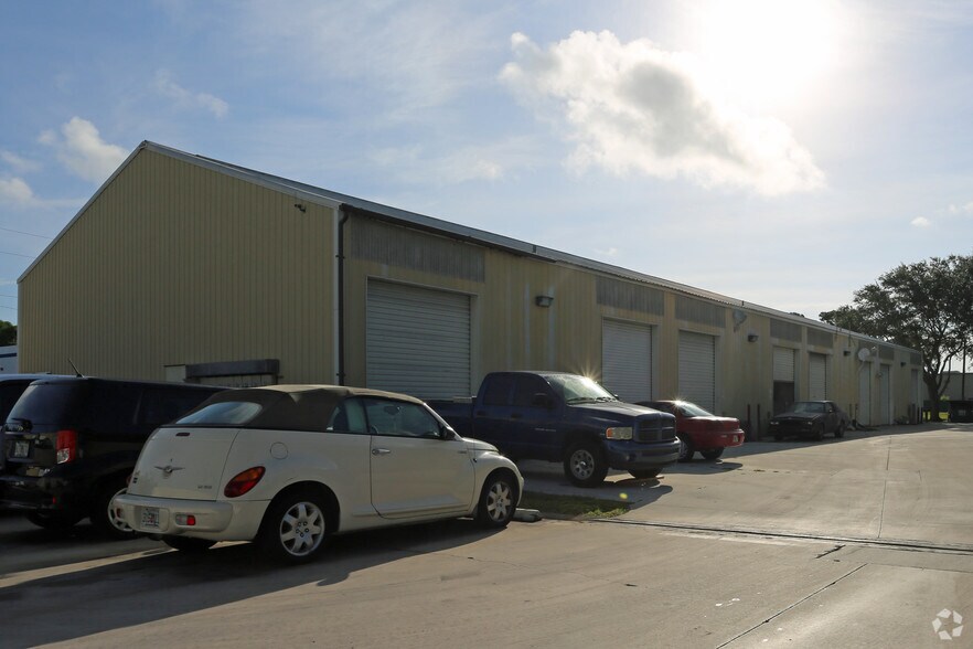 More Photos Of 1556-1578 SE South Niemeyer Cir, Port Saint Lucie Warehouse For Sale