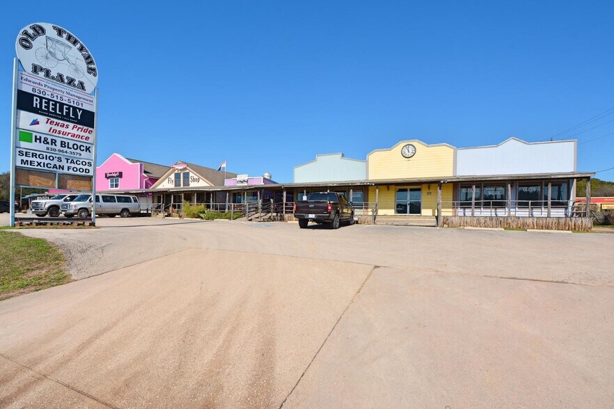 More Photos Of 1642 FM 2673, Canyon Lake Storefront Retail Office For Lease