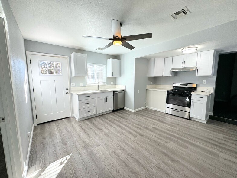 More Photos Of 905 Mauldin Ln, Reno Multifamily For Sale