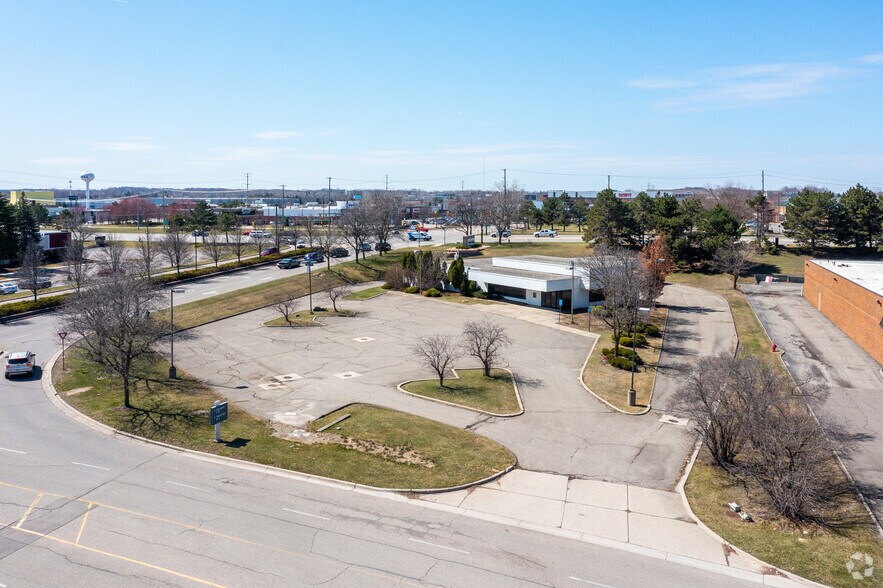 More Photos Of 27768 Novi Rd, Novi Bank For Lease