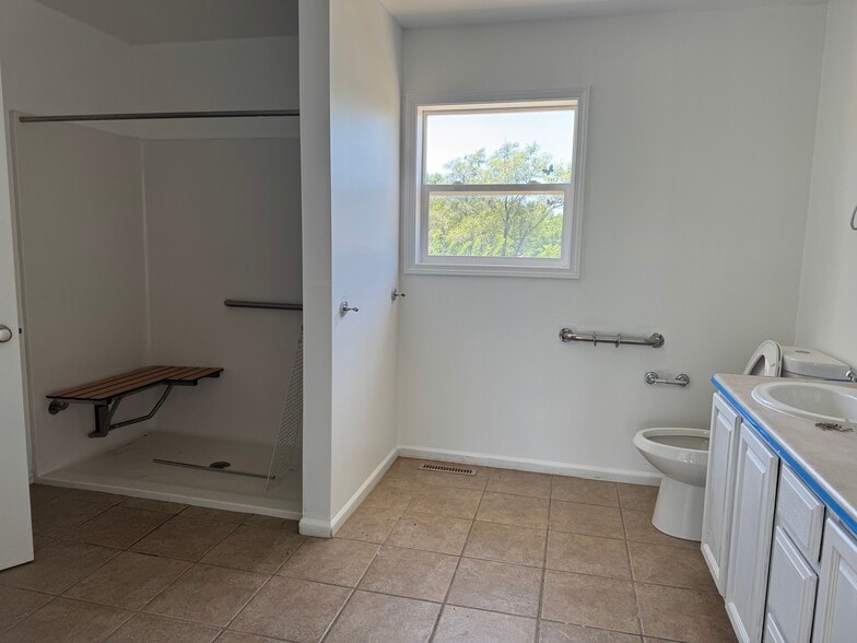 More Photos Of 13450 S Topeka Ave, Carbondale Apartments For Sale